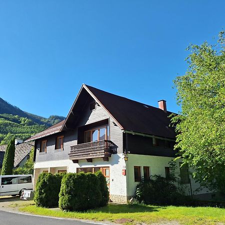 Adventure House Hotell Palfau Exteriör bild